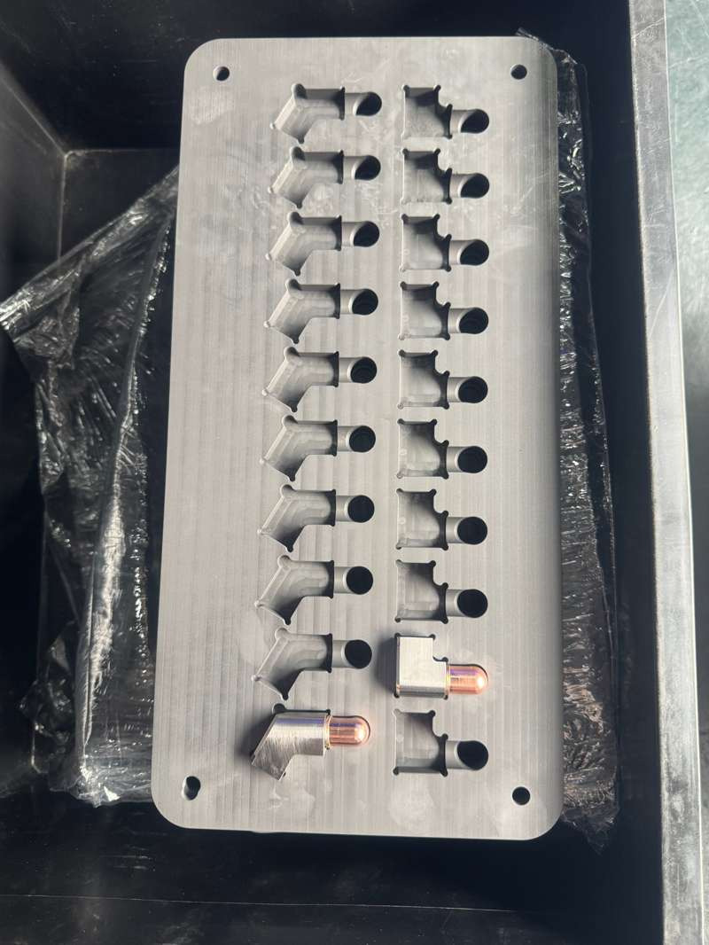 薄板的克星：cpu冷板石墨治具的防變形秘籍